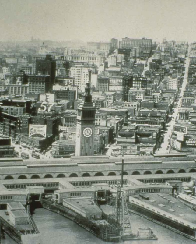 Old black and white photo of The Ferry Building in 1898.